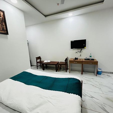 Townhouse Happy Habitat Guest House Greater Noida Exterior photo