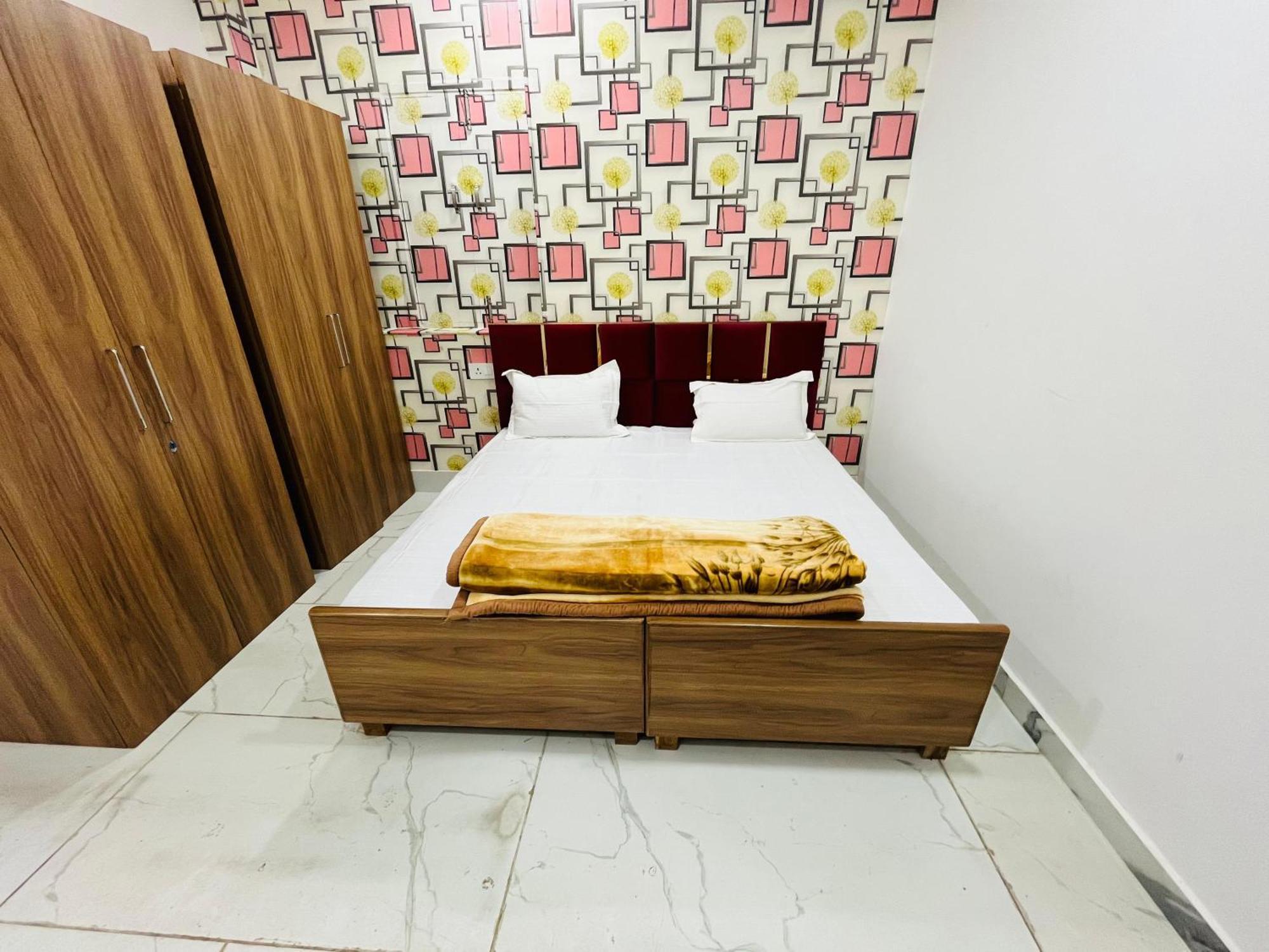 Townhouse Happy Habitat Guest House Greater Noida Exterior photo