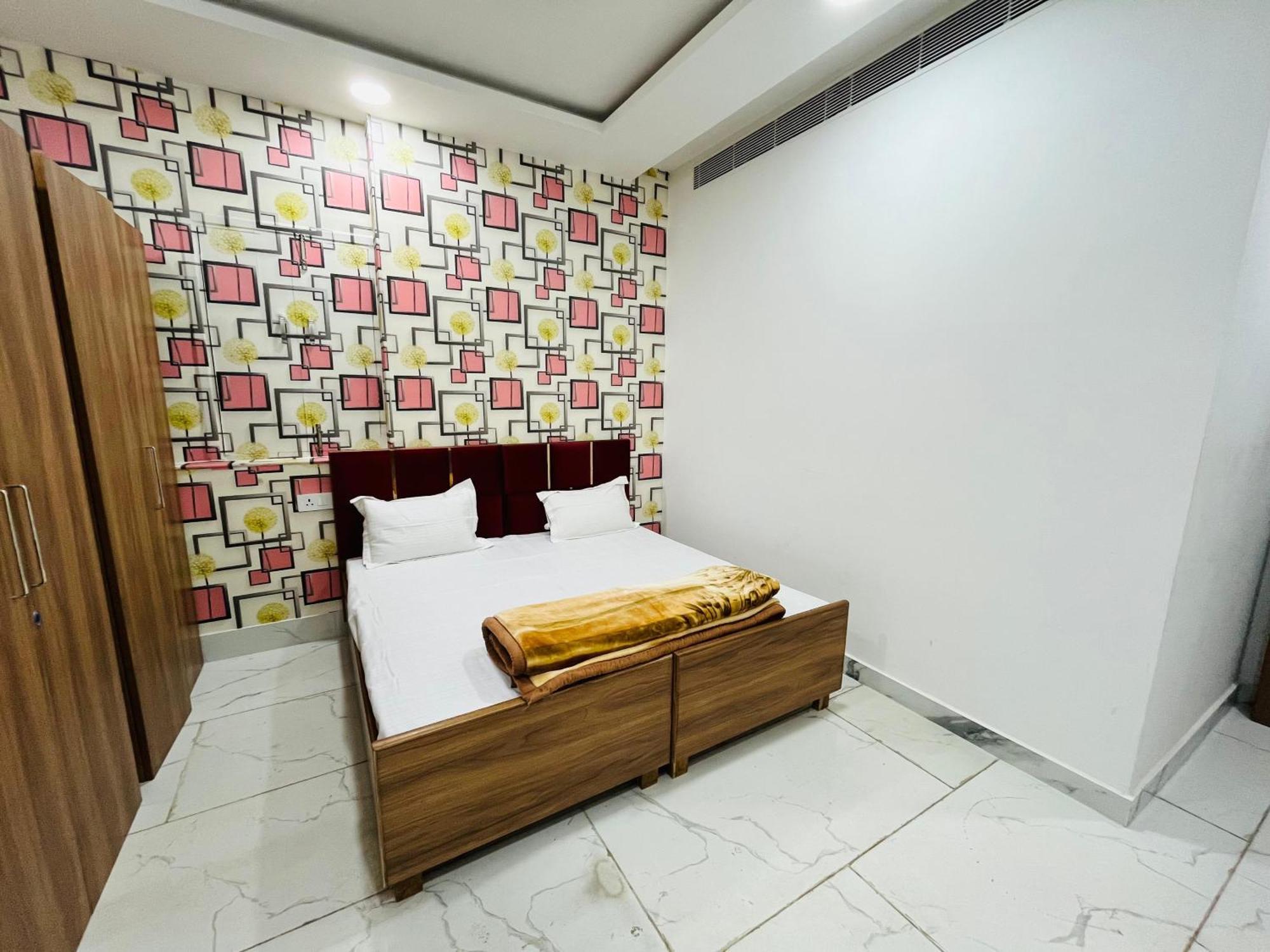 Townhouse Happy Habitat Guest House Greater Noida Exterior photo