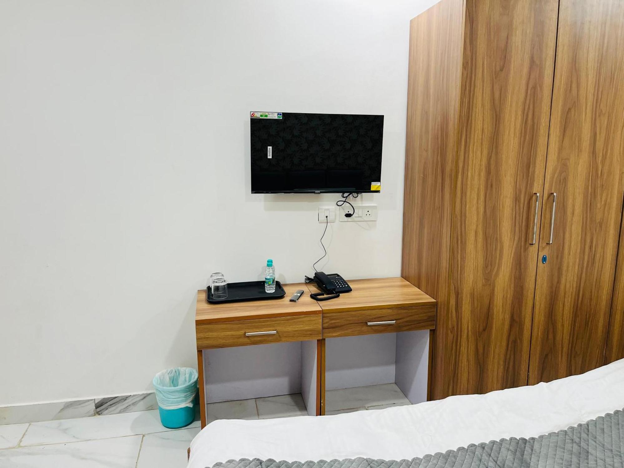 Townhouse Happy Habitat Guest House Greater Noida Exterior photo