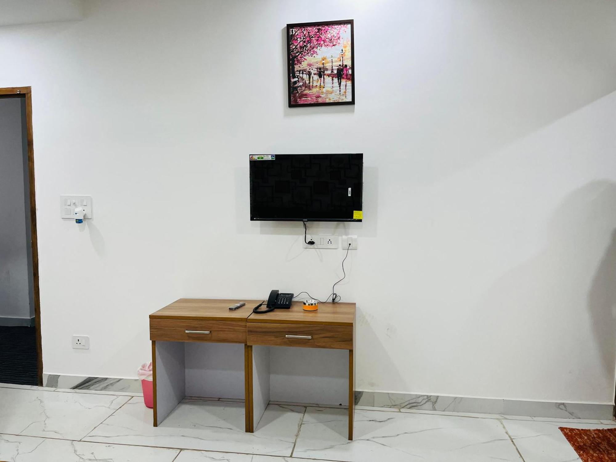 Townhouse Happy Habitat Guest House Greater Noida Exterior photo