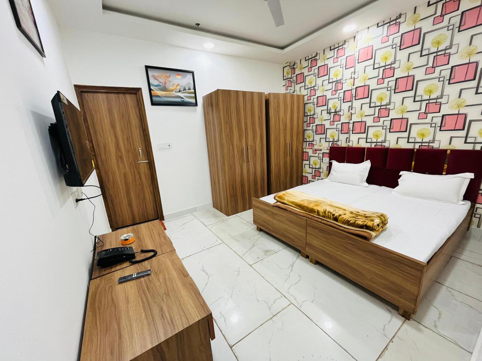 Townhouse Happy Habitat Guest House Greater Noida Exterior photo