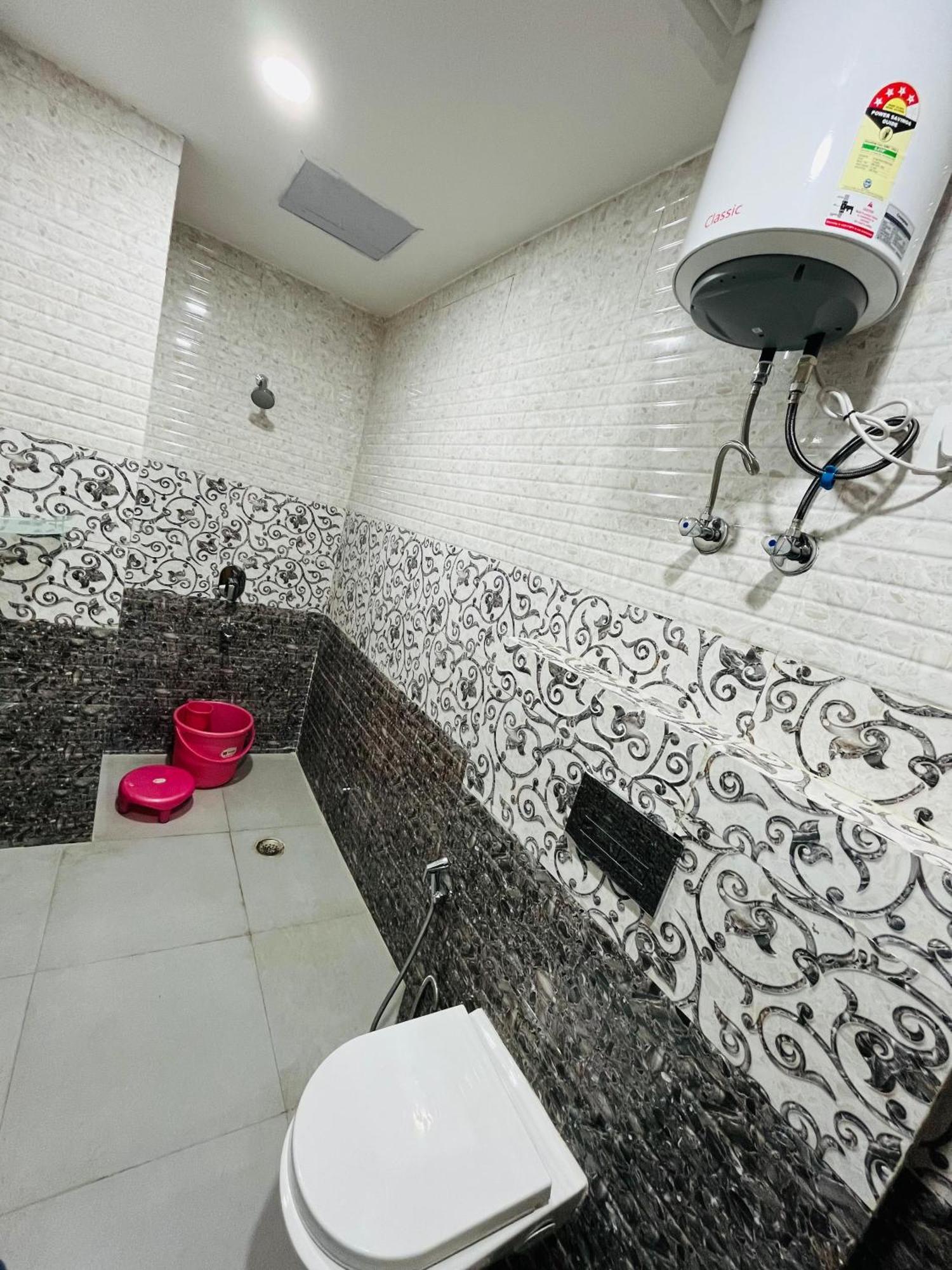 Townhouse Happy Habitat Guest House Greater Noida Exterior photo